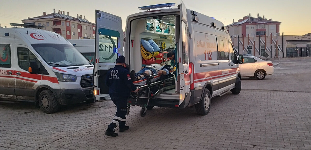 Sivas'ta ticari araç ile kamyonet çarpıştı: 5 yaralı