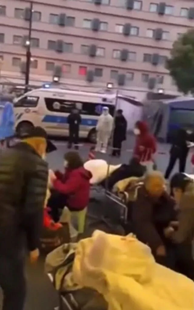 Pekin'de Covid-19 vakaları zirvede Şangay'ın ise yüzde 70'i virüslü! Hastalar sokaklara taştı