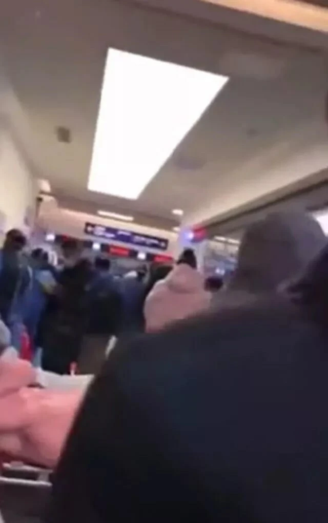 Pekin'de Covid-19 vakaları zirvede Şangay'ın ise yüzde 70'i virüslü! Hastalar sokaklara taştı