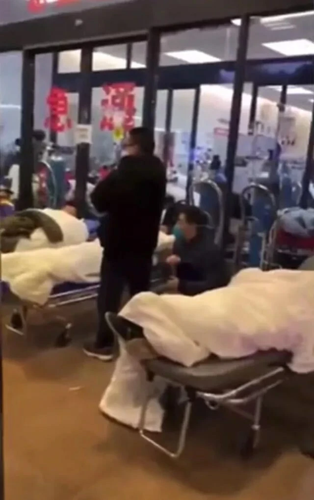 Pekin'de Covid-19 vakaları zirvede Şangay'ın ise yüzde 70'i virüslü! Hastalar sokaklara taştı