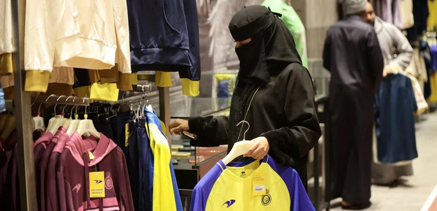 Al-Nassr taraftarı '7' için mağazaya akın etti: 48 saatte 200 bin Ronaldo forması satıldı