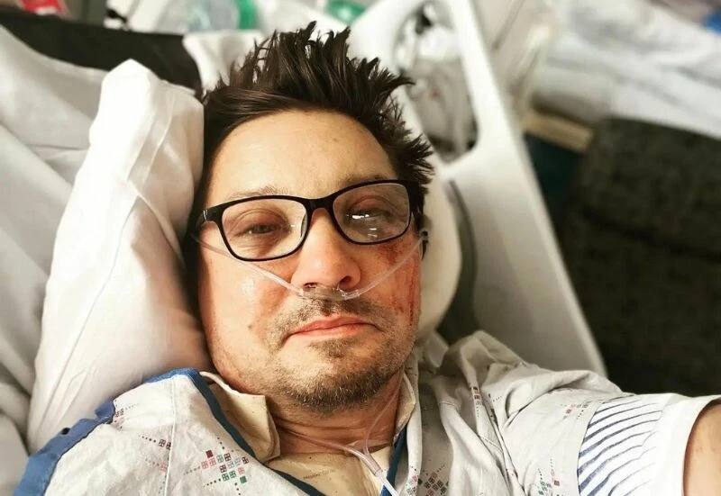 Ölümden dönen Jeremy Renner'dan mesaj geldi: Şimdi yazamayacak kadar berbatım