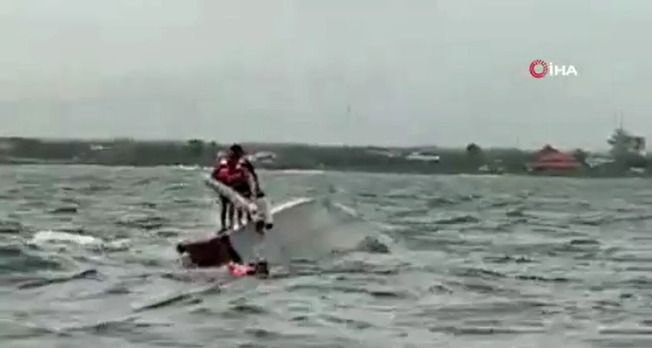 Denizde can pazarı: Turist teknesi battı ölüm kalım mücadelesi kameraya yansıdı