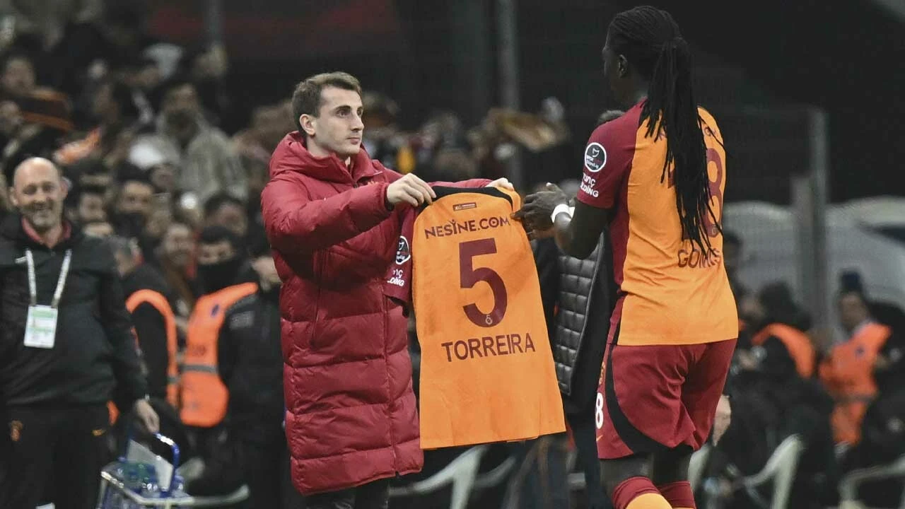 Bafetimbi Gomis attığı golü takım arkadaşına hediye etti