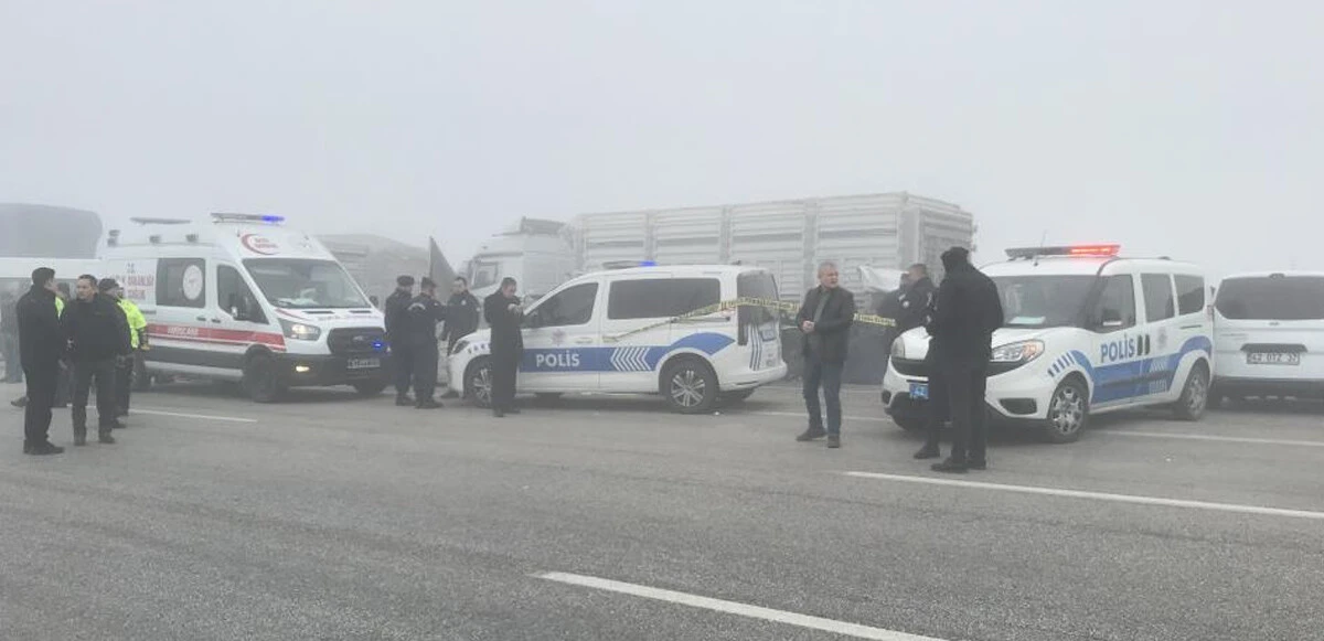 TIR Son dakika! Askeri kamyonet yoğun sis nedeniyle <a href=