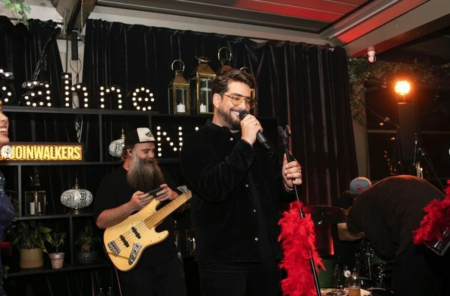 Enis Arıkan’ın ünlü akınına uğrayan doğum gününe altın yağdı!