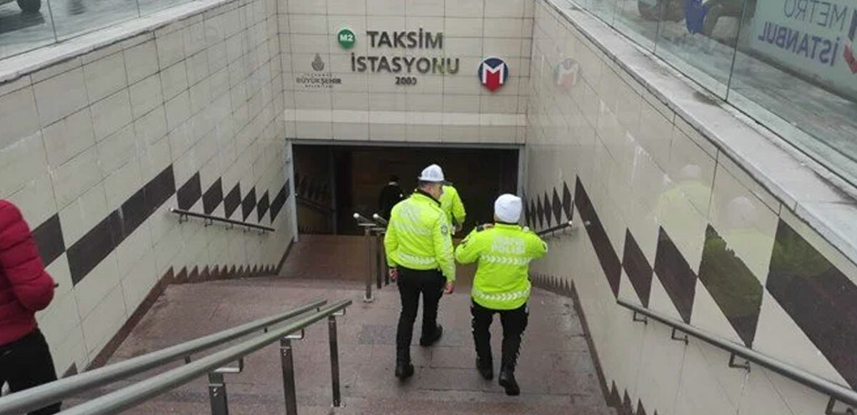 Taksim Metrosu'nda bir yolcu raylara düştü: Seferler aksadı