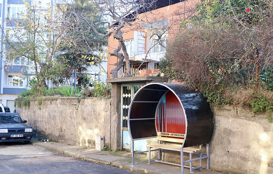 Her şey Eren için! Evinin önünde uzun süre ayakta kalmasın diye belediye durak yaptı
