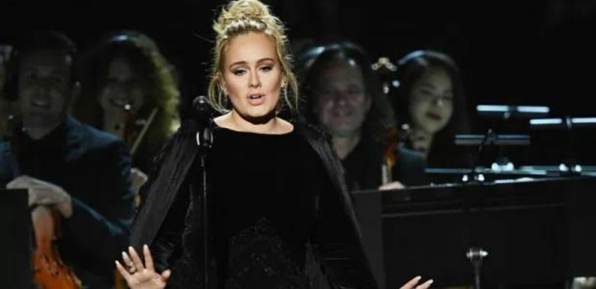 Defalarca psikolojik terapi gören dünyaca ünlü ses Adele’nin sahnedeki hali şoke etti! Yürümekte zorlanıyorum