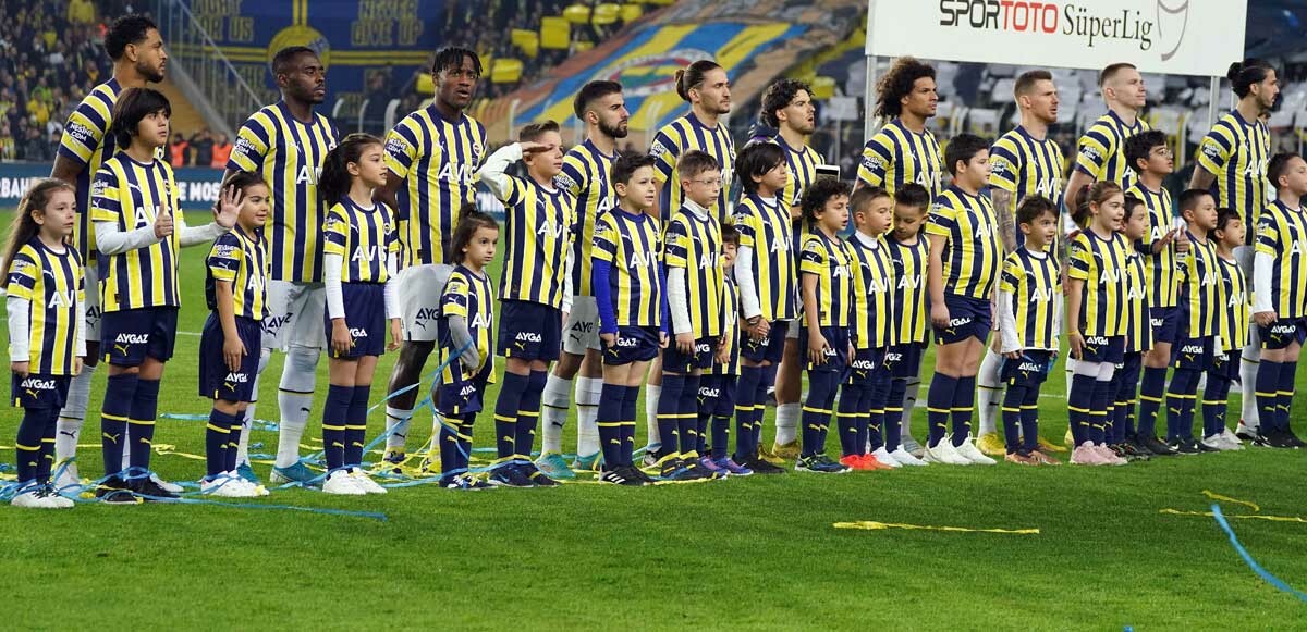 Fenerbahçe taraftarından bir milli yıldıza destek, ikisine tepki!