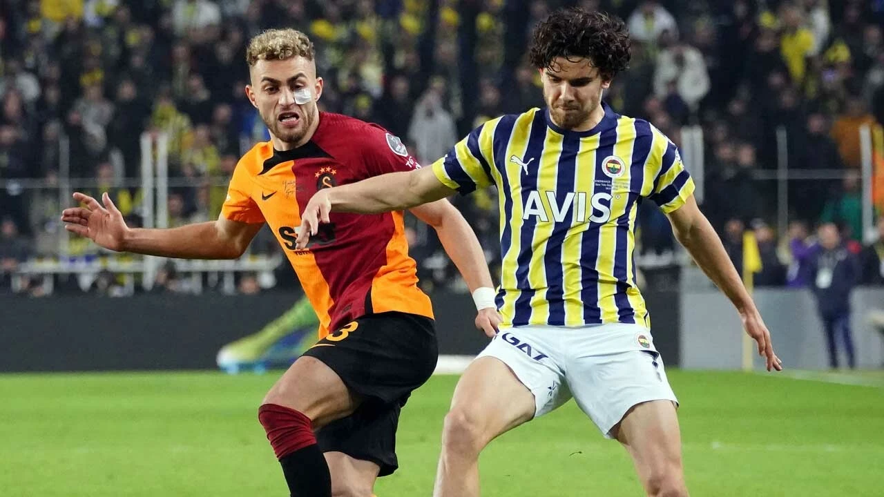 Fenerbahçe taraftarından bir milli yıldıza destek, ikisine tepki!