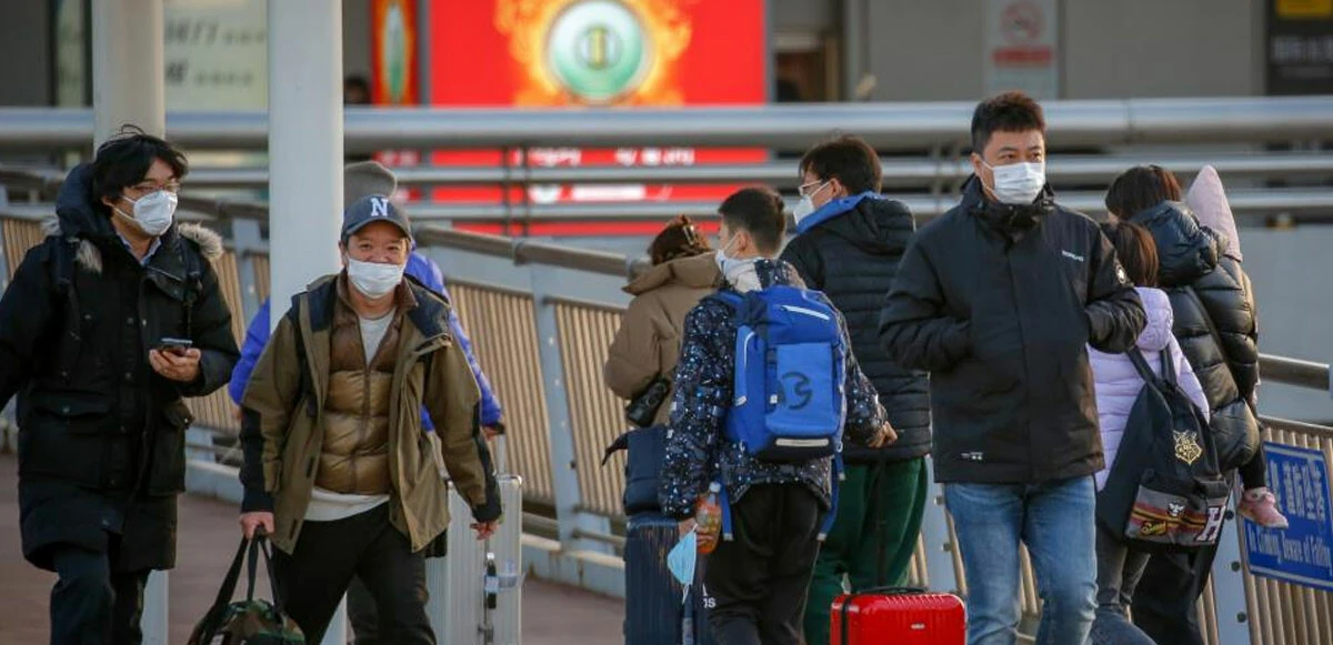 Çin üç yılın ardından sınırlarını açtı: Yolcular havaalanlarına akın etti