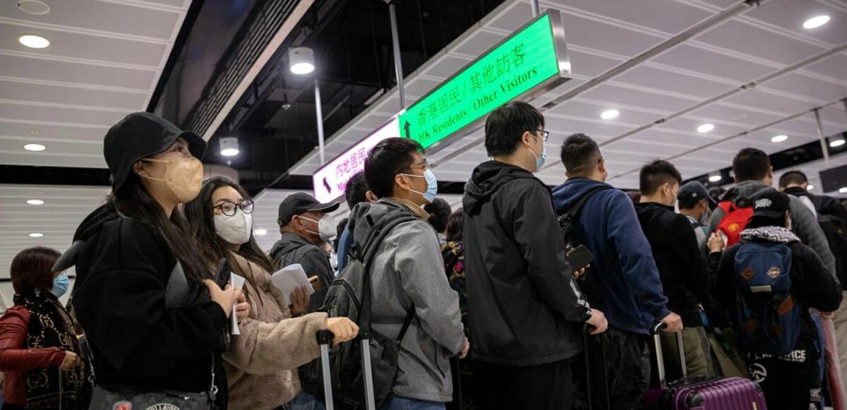 Çin üç yılın ardından sınırlarını açtı: Yolcular havaalanlarına akın etti