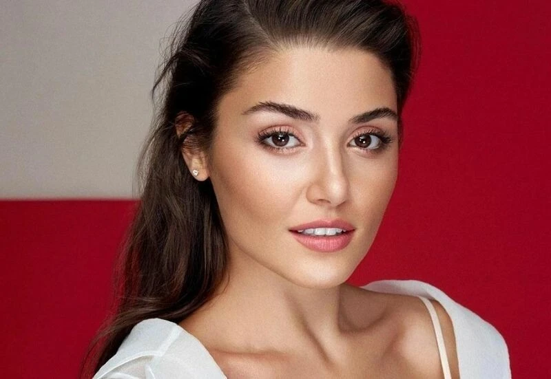 Birlikte anılan Hande Erçel ile Hakan Sabancı iddiası ortalığı kasıp kavurdu! Köşe bucak kaçıyorlar