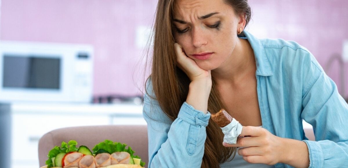 Üzgün, yorgun ve yalnız hissettiğinizde yemeğe sarılıyorsanız dikkat: Uzmanından hayatı zindan eden duygusal açlık uyarısı!