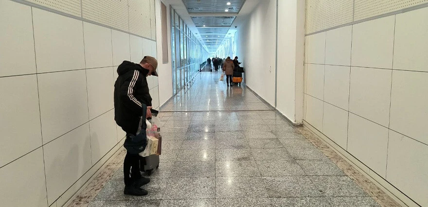 Sarp Sınır Kapısı'ndaki telefon izdihamı sona erdi! Tıka basa dolu koridorlar yerini sessizliğe bıraktı