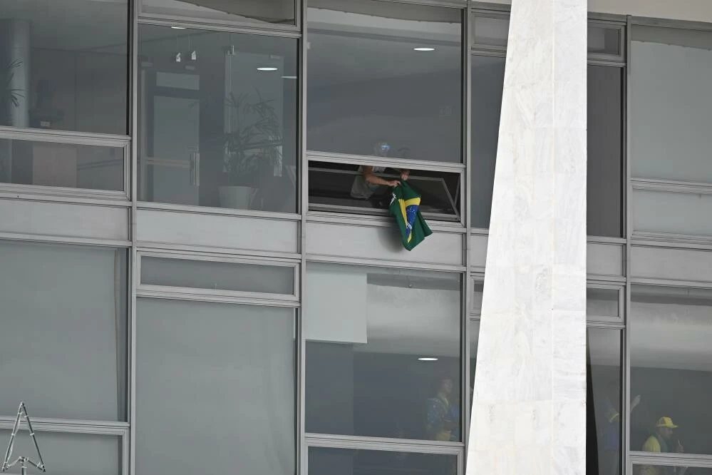 Jair Bolsonaro kendisi için Kongre'yi basanları eleştirdi: Demokrasi bu değil, bu kural dışı