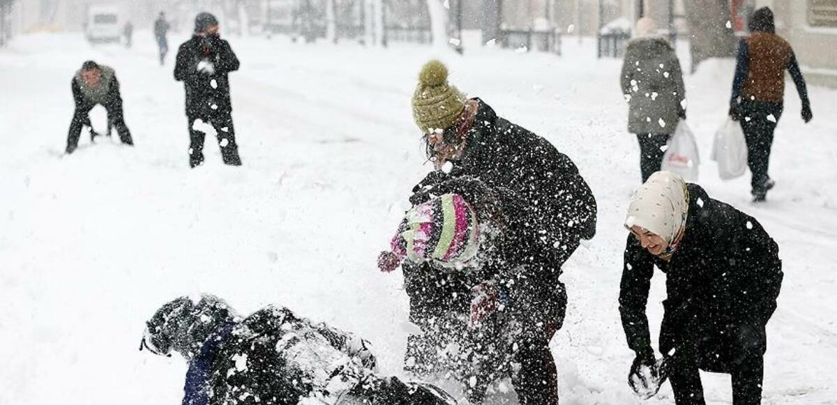 Meteoroloji uyardı, soğuk etkisini göstermeye başladı: Van ve Artvin&#039;de eğitime kar engeli