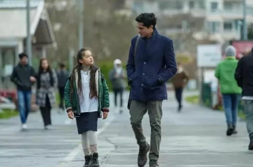 Taçsız Prenses dizisi oyuncuları kimler? Taçsız Prenses konusu nedir, nerede çekildi?