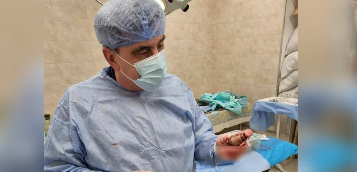 Ukrayna'da inanılmaz bir ameliyat başarısı daha: Askerin vücudundan el bombası çıkarıldı