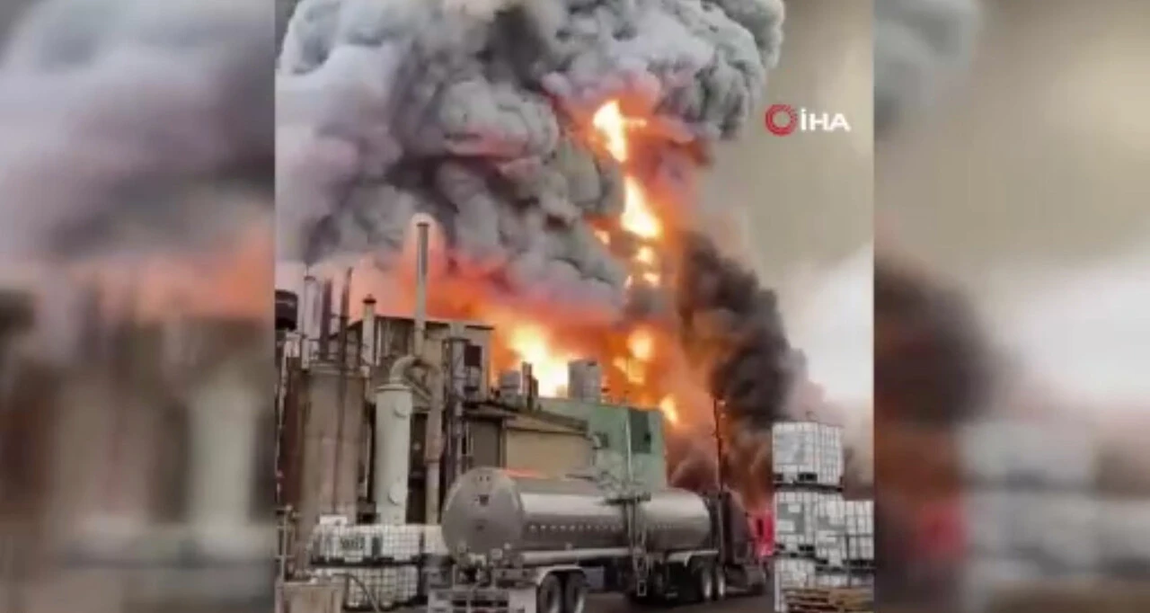 ABD'de kimya fabrikasında yangın paniği: Oksitleyici madde çevreye salınıyor