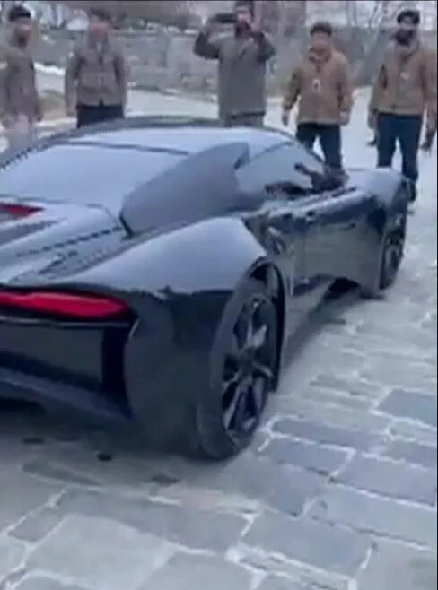 Afganistan'da üretilen 'süper araba'dan yeni görüntüler! Dışıyla içinin alakası yok