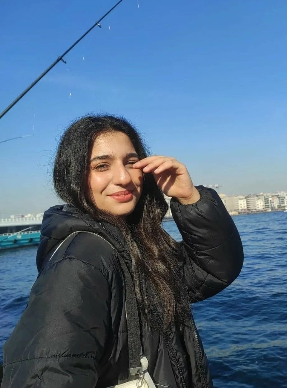 Küçükçekmece'de 7. kattan düşen 16 yaşındaki Esma'nın şüpheli ölümü: Son paylaşımı ortaya çıktı!