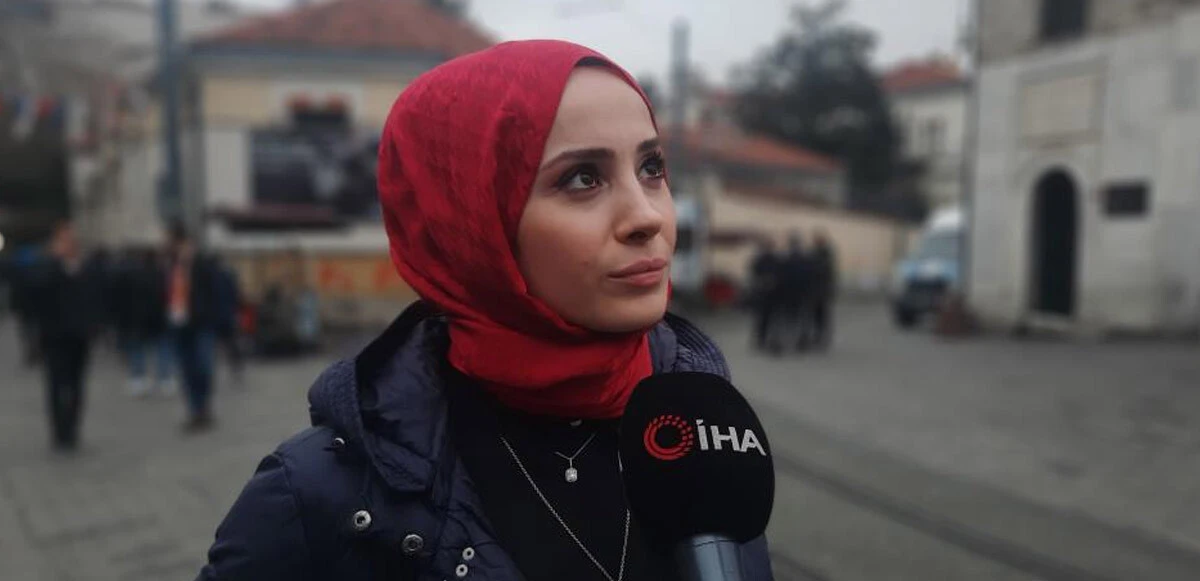 Başörtülü olduğu için çirkin hakaretlere maruz kalan muhabir konuştu: Bu 28 Şubat zihniyeti