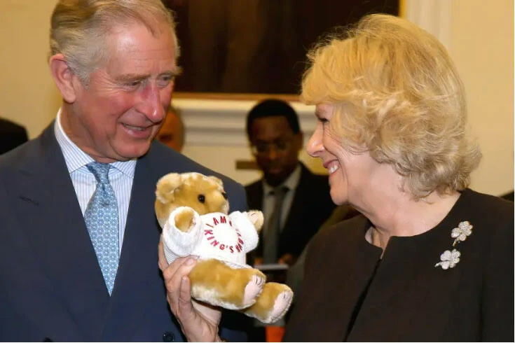Prens Harry'nin Spare kitabından çıkan bir ilginçlik daha: Kral Charles her yere oyuncak ayısıyla gidiyor