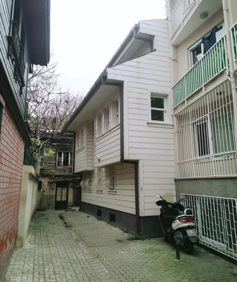 Mehmet Akif Ersoy’un yaşadığı evi satın alan Sezen Aksu, binayı stüdyo yaptırıyor!