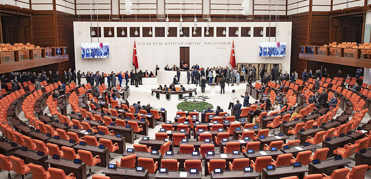 Sözleşmeli personele kadro müjdesi! TBMM&#039;de kabul edildi