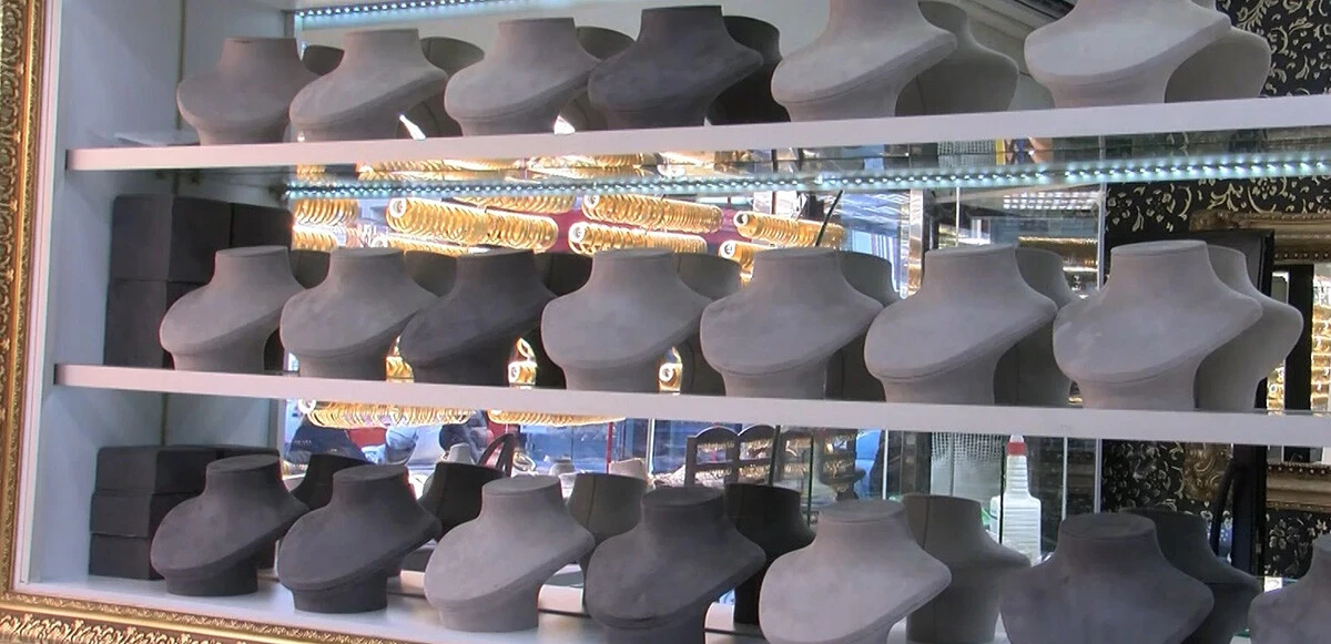 Kuyumcuda 10 milyonluk vurgun: Altınların olduğu raflar bomboş kaldı