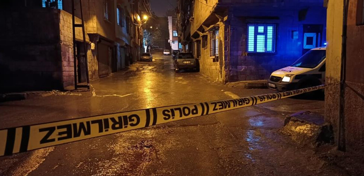 Gaziantep&#039;te katliam gibi gece! Husumetli aileler arasında silahlı kavga: 3 ölü, 2 yaralı