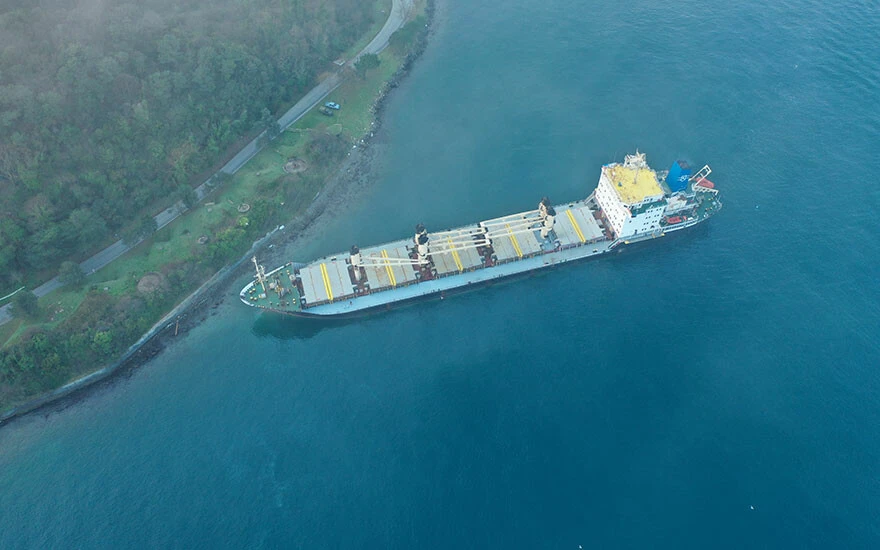 Ukrayna’dan gelen yük gemisi Boğaz'da karaya oturdu!