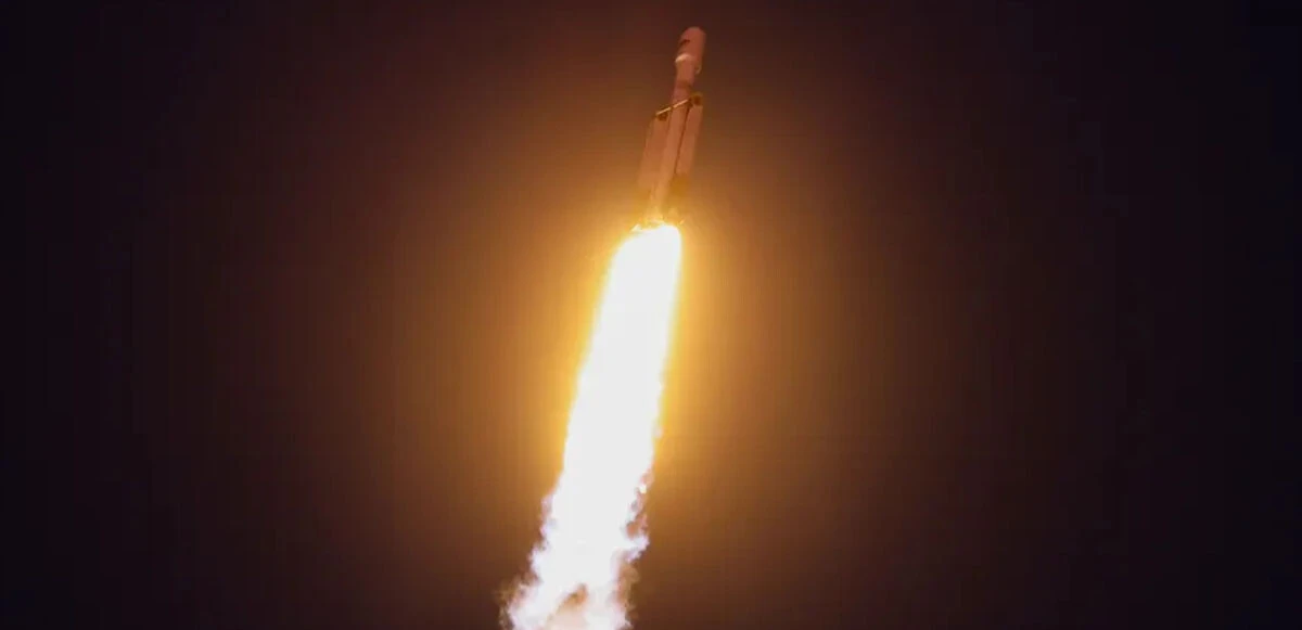 SpaceX, Falcon Heavy roketiyle gizli bir askeri yükü uzaya yolladı!