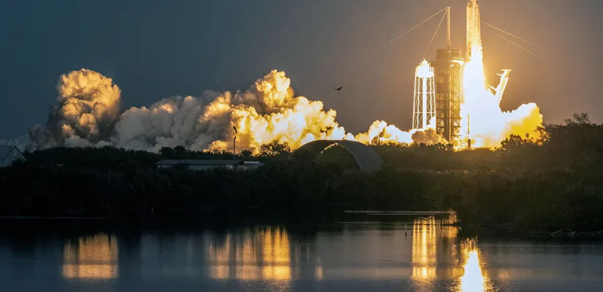 SpaceX, Falcon Heavy roketiyle gizli bir askeri yükü uzaya yolladı!