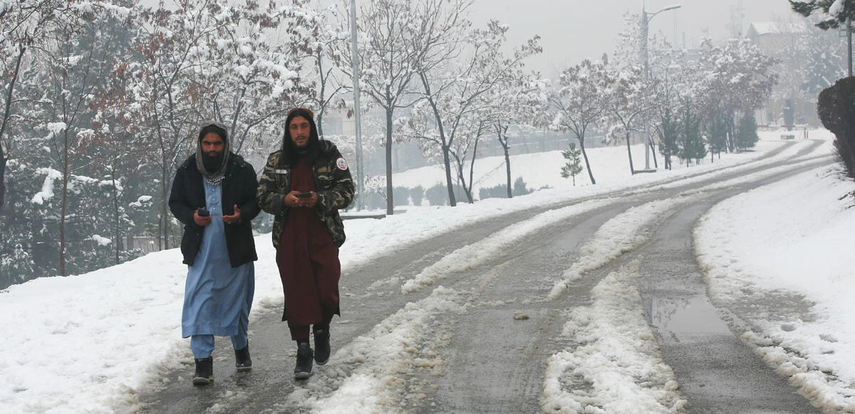 Taliban yönetimindeki Afganistan'da soğuktan onlarca kişi öldü! Binlerce hayvan telef oldu