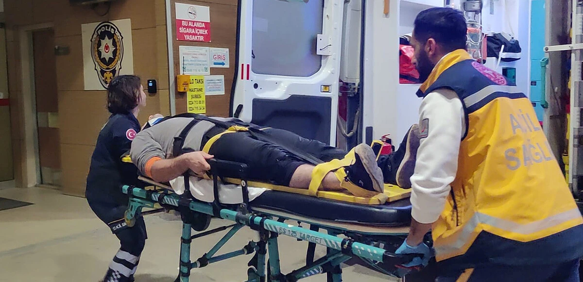 Servis minibüsü tıra çarptı: 6 yaralı