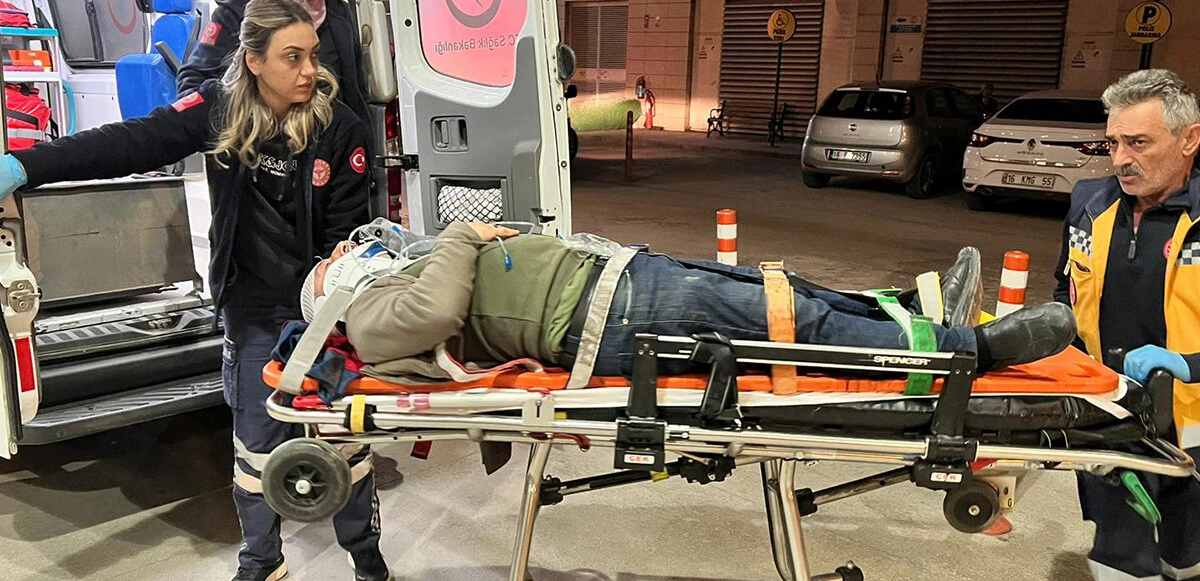 Servis minibüsü tıra çarptı: 6 yaralı