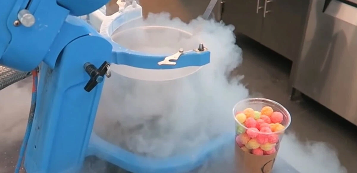 Ağızdan burundan buhar çıkartan 'ejderha nefesi' yiyeceği tehlike saçıyor! TikTok'ta gören çocuklar hastanelik oldu