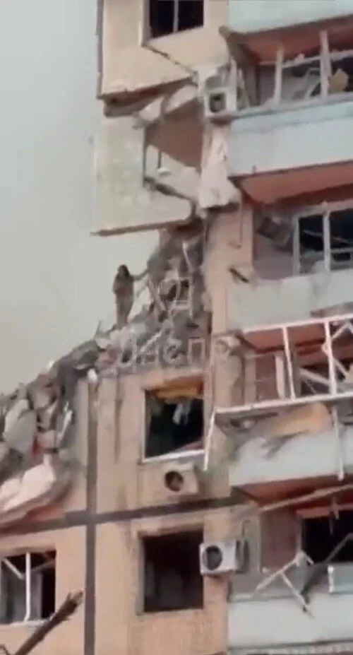 Dünya bu görüntüyü konuşuyor: Savaşın en acı simgelerinden biri Dnipro'dan