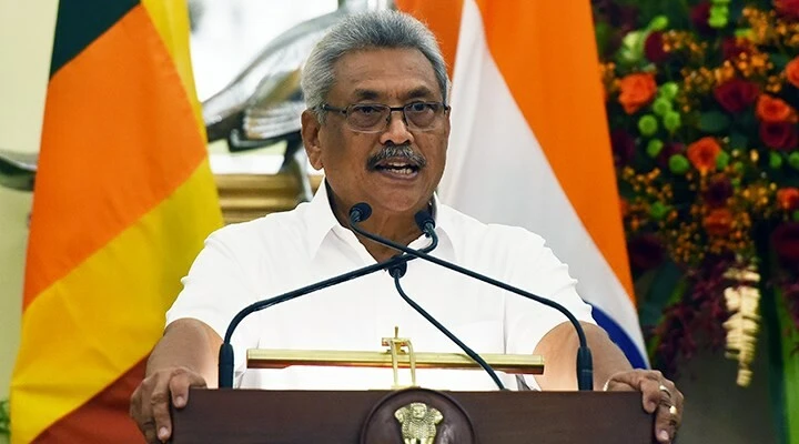 TOMA'nın suyunda şampuanla kafalarını yıkayan eylemciler polise inek dışkısı fırlattılar