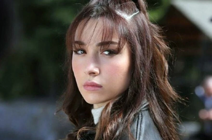 Üç Kız Kardeş Bella kimdir?  Lara Domaç kimdir, kaç yaşında, nereli, instagram hesabı ne?