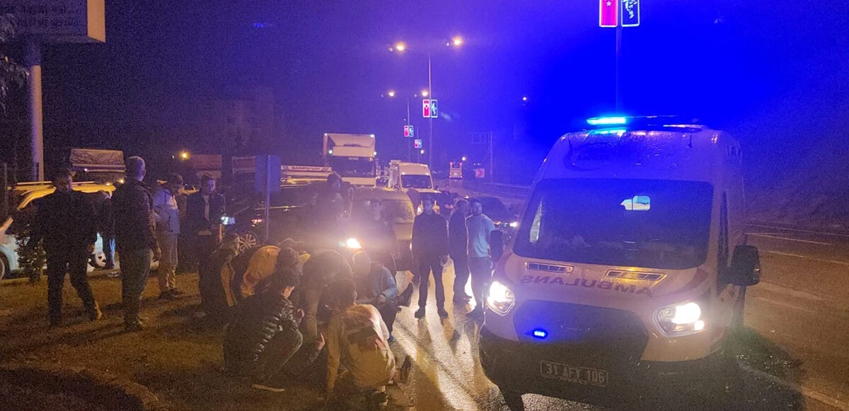 Hatay'da iki otomobil çarpıştı: 4 <a href=