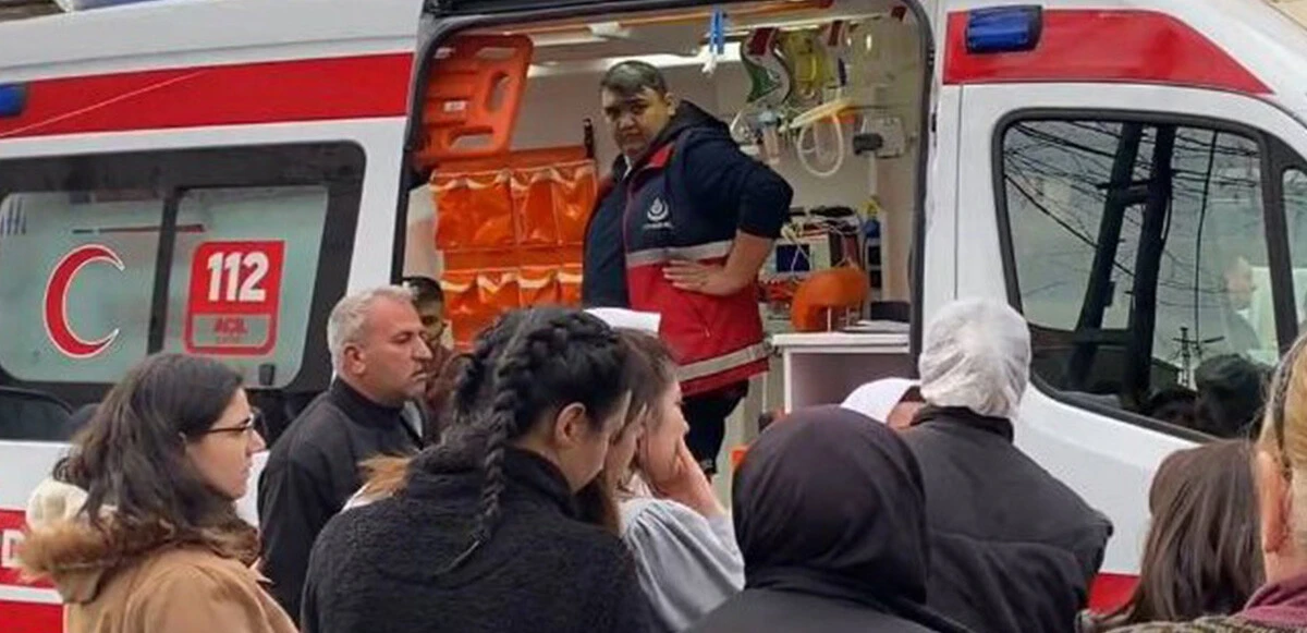 Kartal’da apartman dairesinde yangın: 3 kişi mahsur kaldı