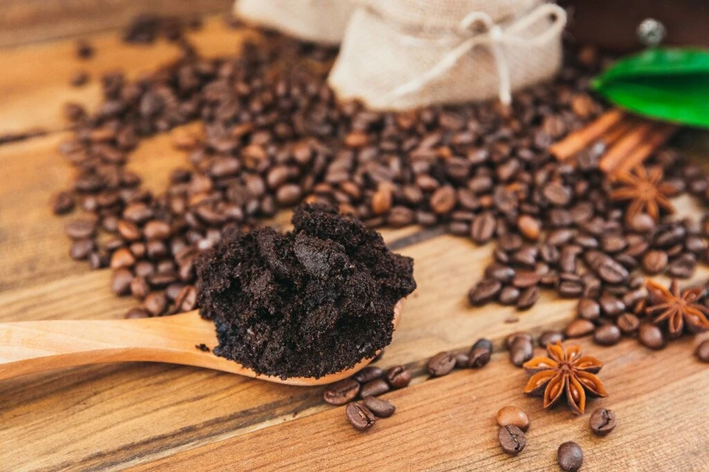 Meğer gözaltı morluklarının tedavisi bu çöpte gizliymiş! Faydaları saymakla bitmiyor: Saçlarınızı uzatıyor, selülitlerinizi yok ediyor