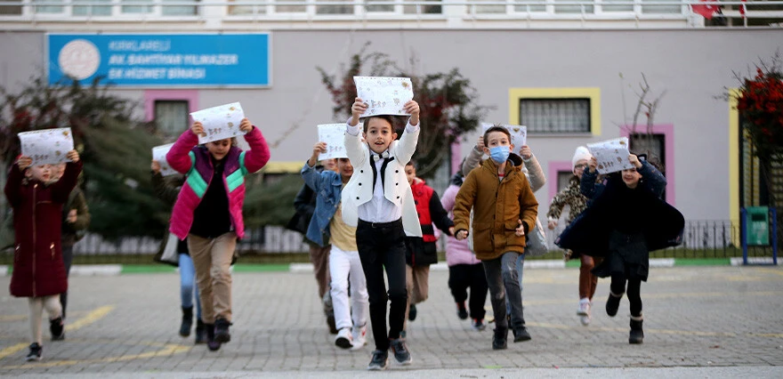 Milyonlarca öğrenci için karne günü: MEB'den yarıyıl tatilinde bir ilk