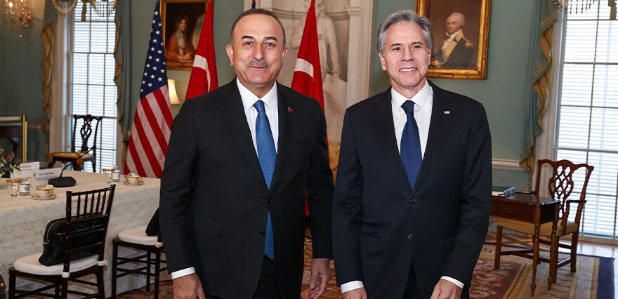 ABD'li bürokrattan Yunan gazeteciye soğuk duş: Aynı soruyu iki defa soruyorsun