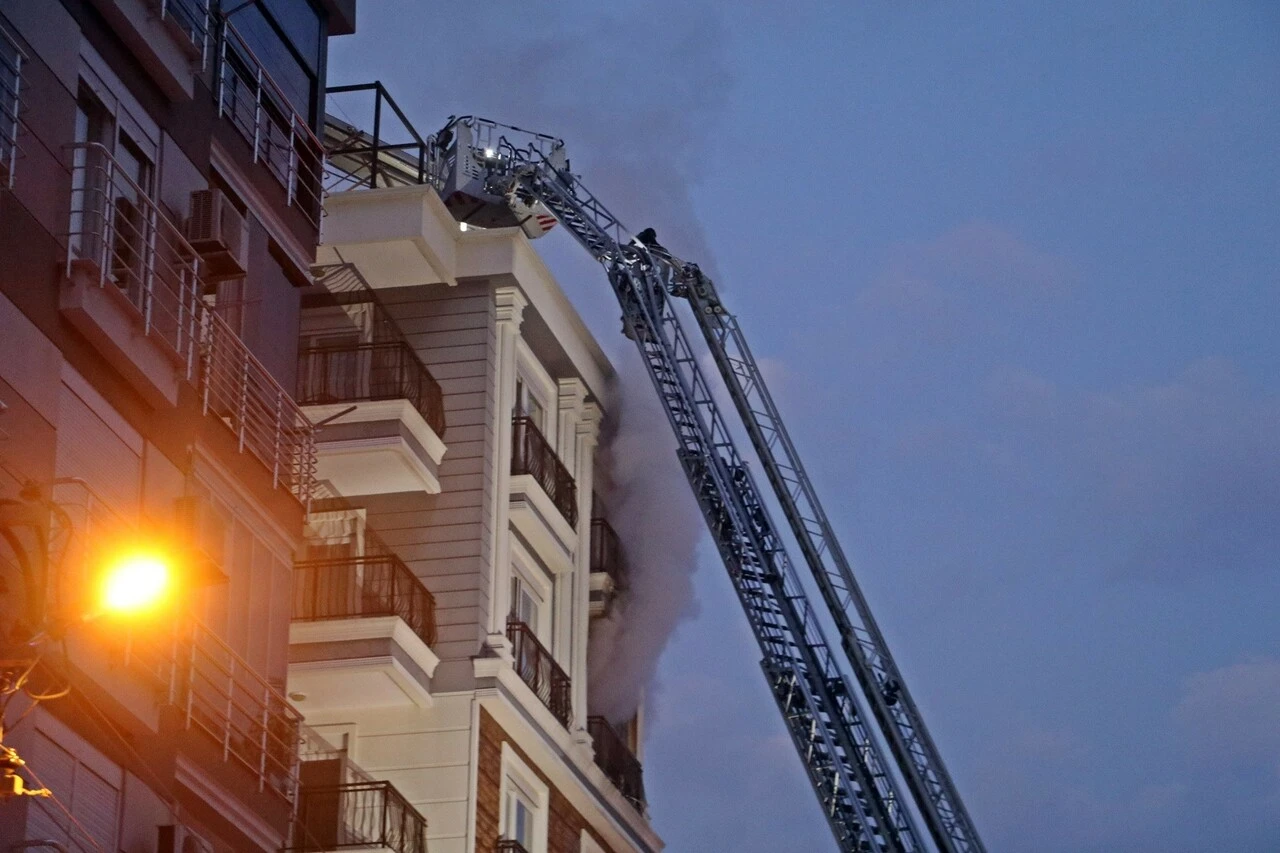 Antalya'daki yangında tüyler ürperten ayrıntı! Torunları tartışınca üzerlerine kapıyı kilitleyip yangın çıkarttı