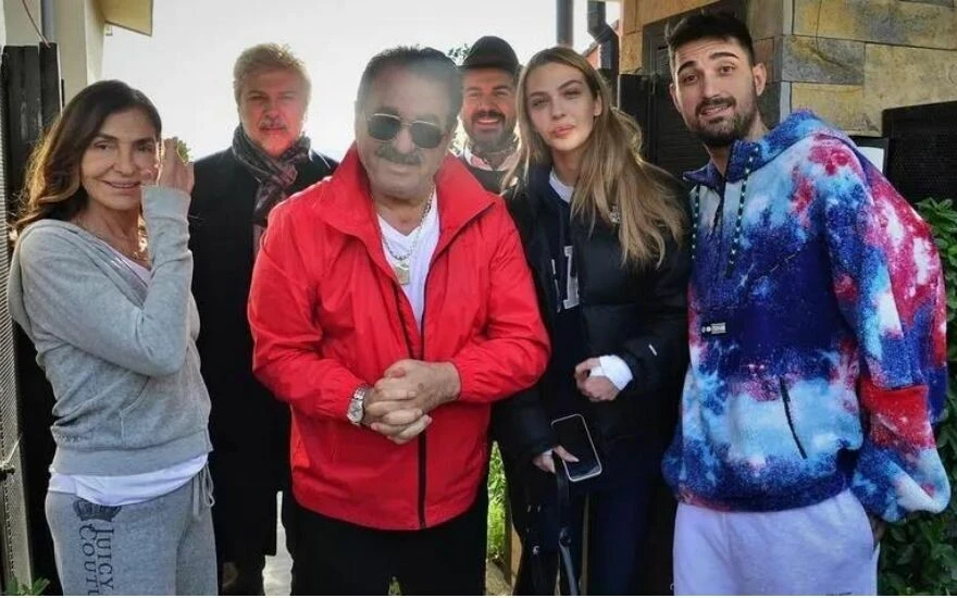 İbrahim Tatlıses dünürlerle kahvaltıya çıktı, torun sorusunu geçiştirdi!